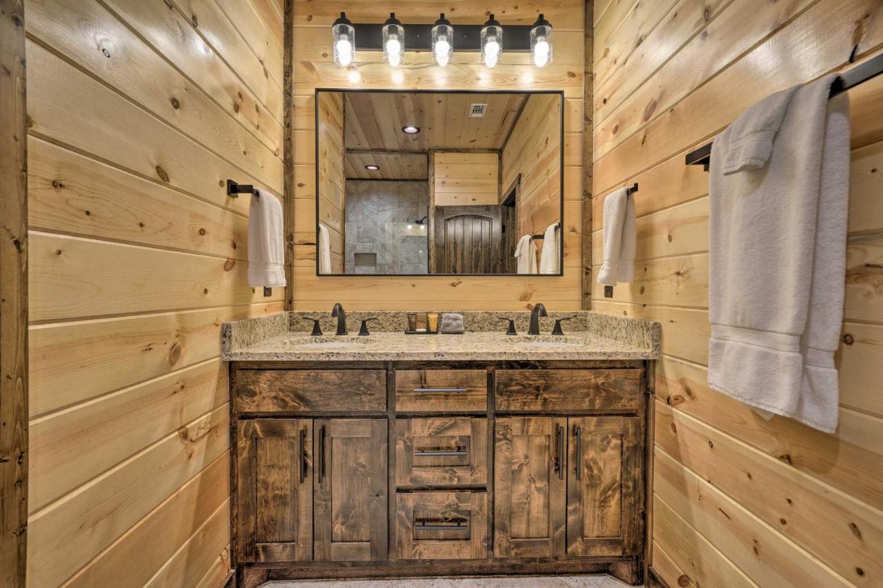Broken Bow Cabin Deck With Hot Tub And Pool Table! エクステリア 写真