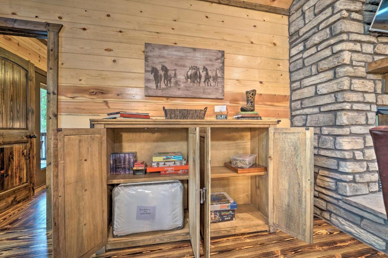 Broken Bow Cabin Deck With Hot Tub And Pool Table! エクステリア 写真
