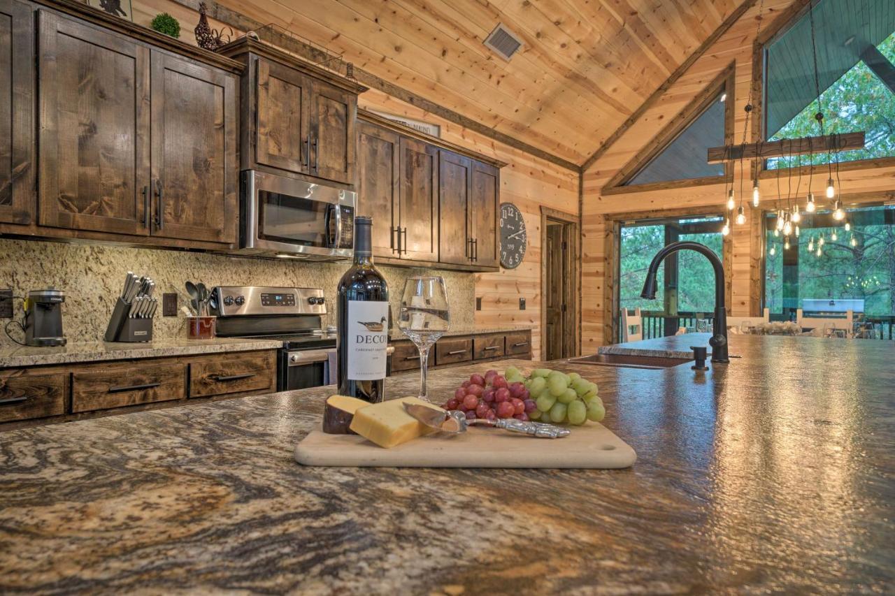 Broken Bow Cabin Deck With Hot Tub And Pool Table! エクステリア 写真