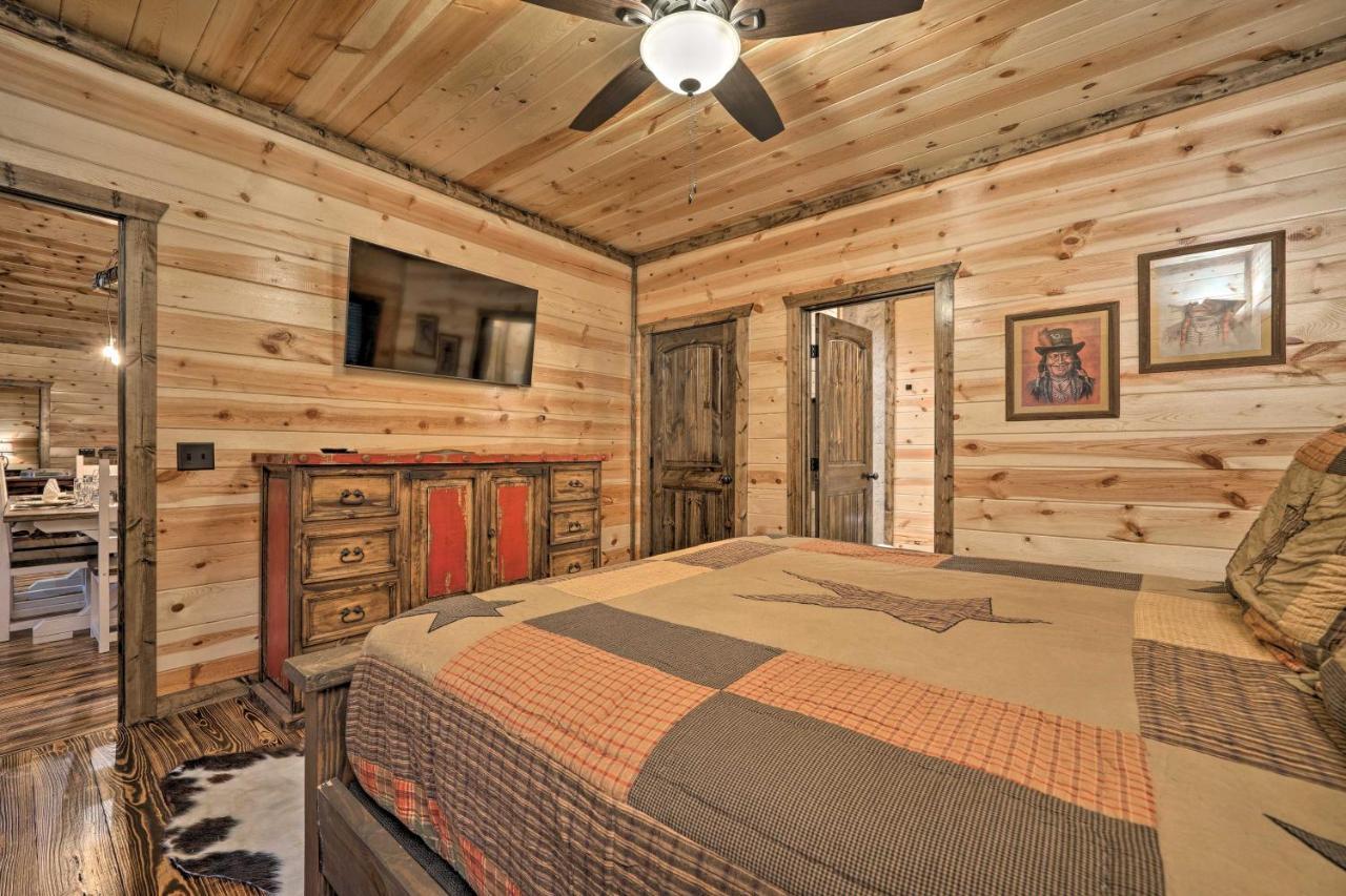 Broken Bow Cabin Deck With Hot Tub And Pool Table! エクステリア 写真